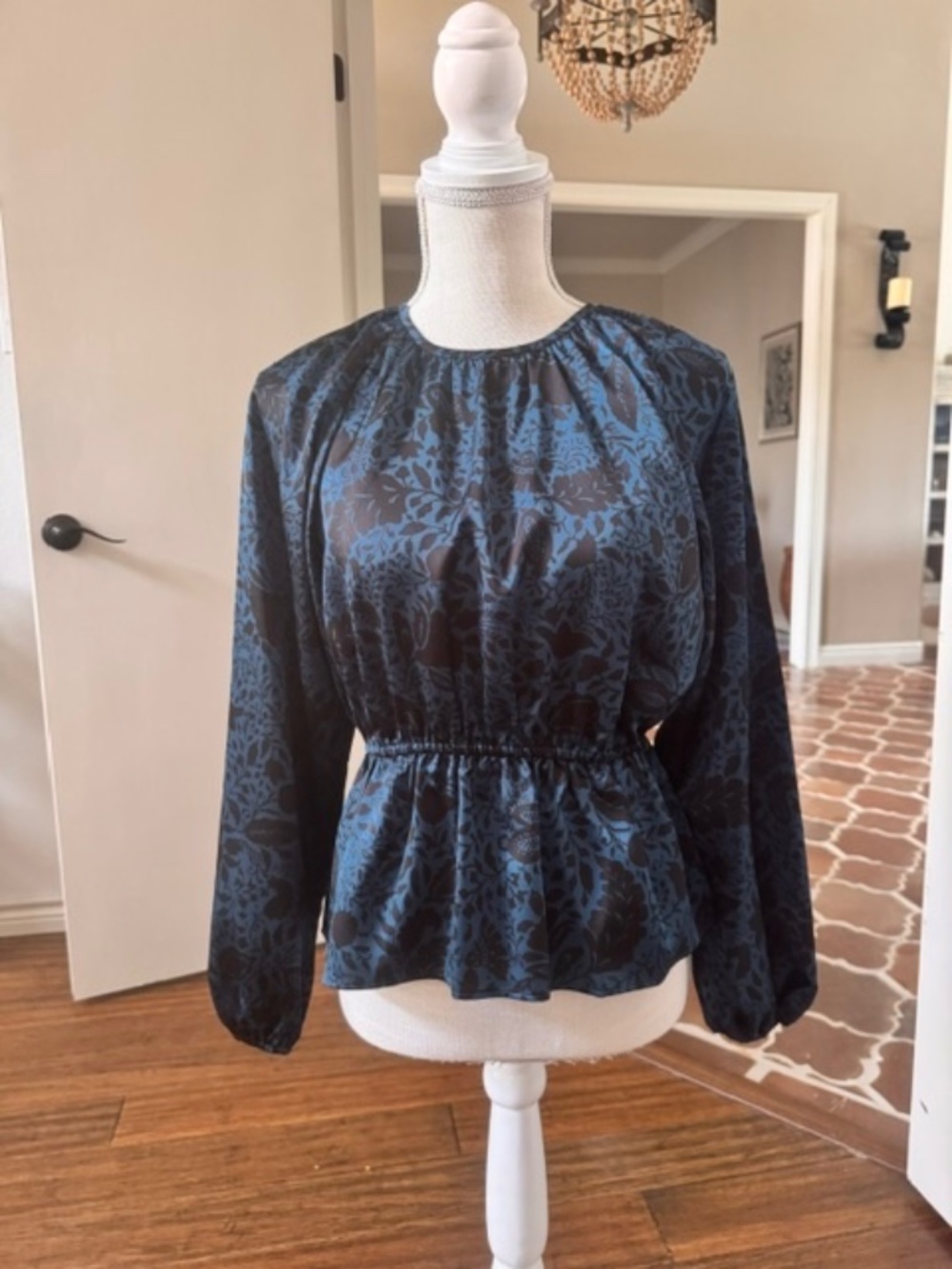 Ann Taylor Blue & Black Floral Print Long Sleeve Peplum Blouse - Size SP